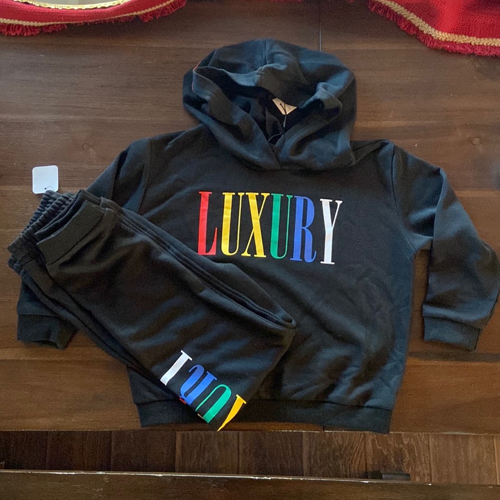 📍 “Luxury” Kids Matching Sweat Suit
